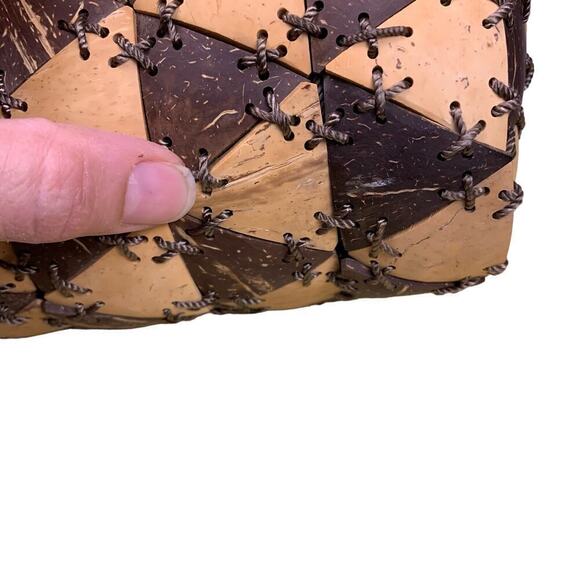 Vintage Handmade Tan & Brown Coconut Shell Barrel Hand Bag - Picture 11 of 12